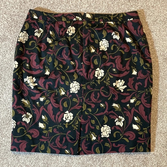 LOFT Black Floral Skirt 8P - Picture 10 of 12